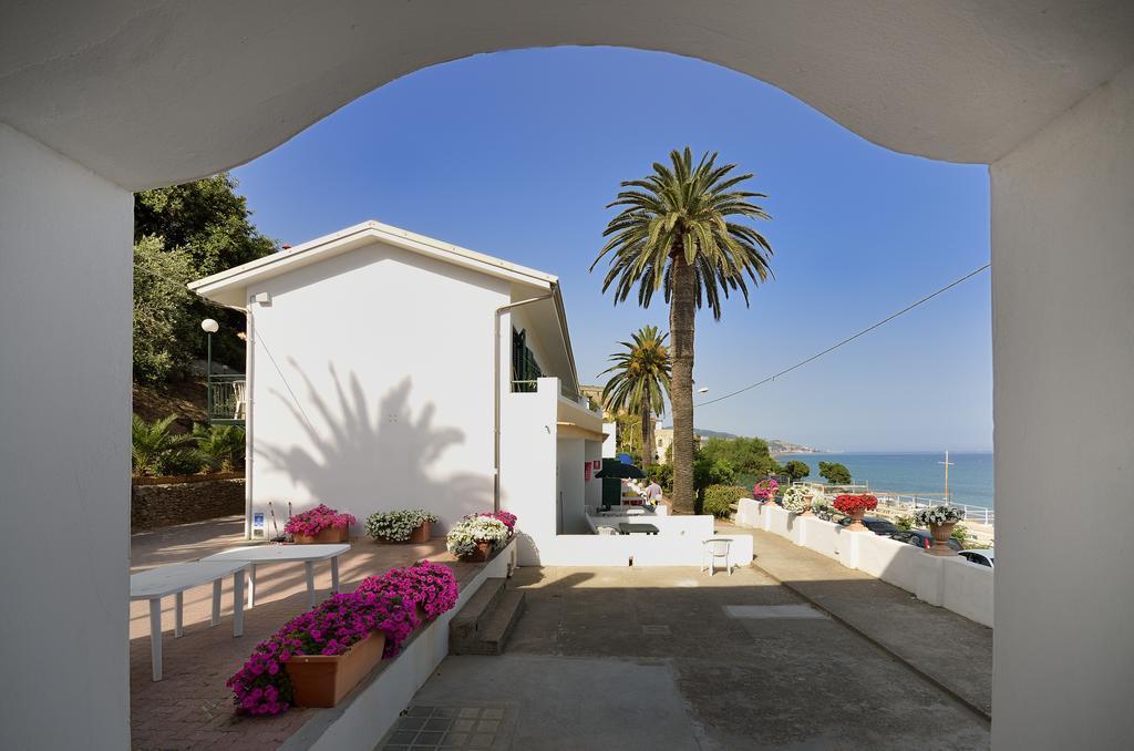 Blue Beach Bussana Nuova Εξωτερικό φωτογραφία