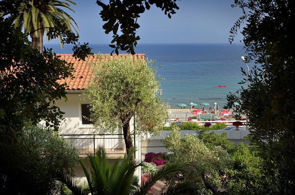 Blue Beach Bussana Nuova Εξωτερικό φωτογραφία