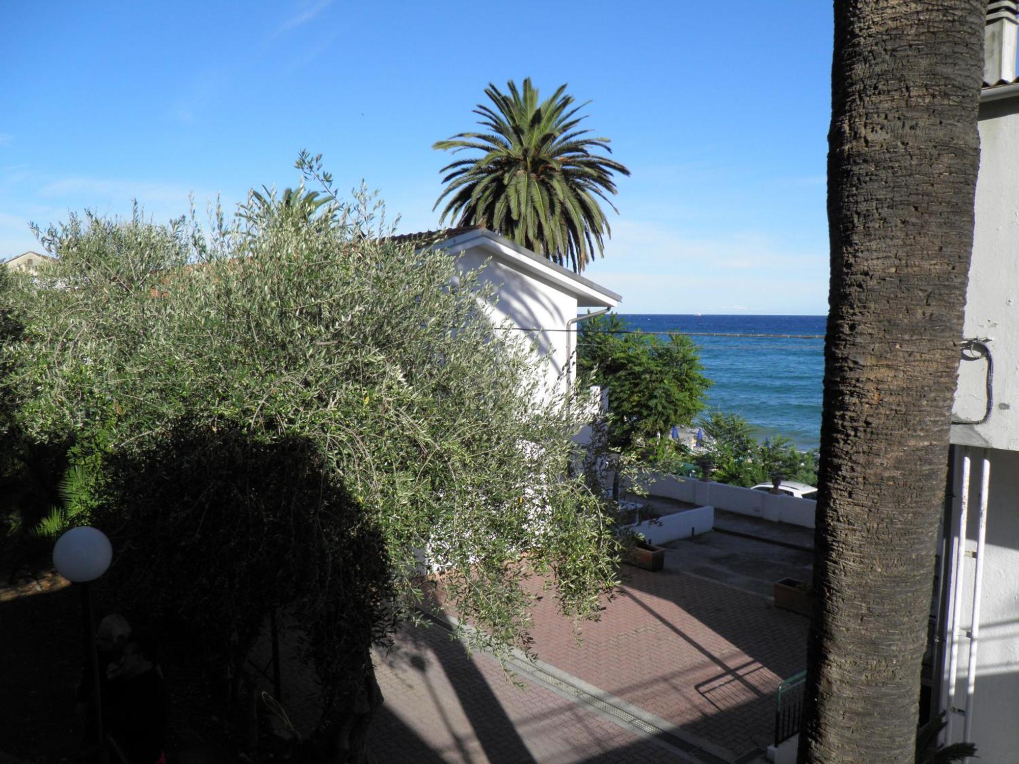Blue Beach Bussana Nuova Εξωτερικό φωτογραφία