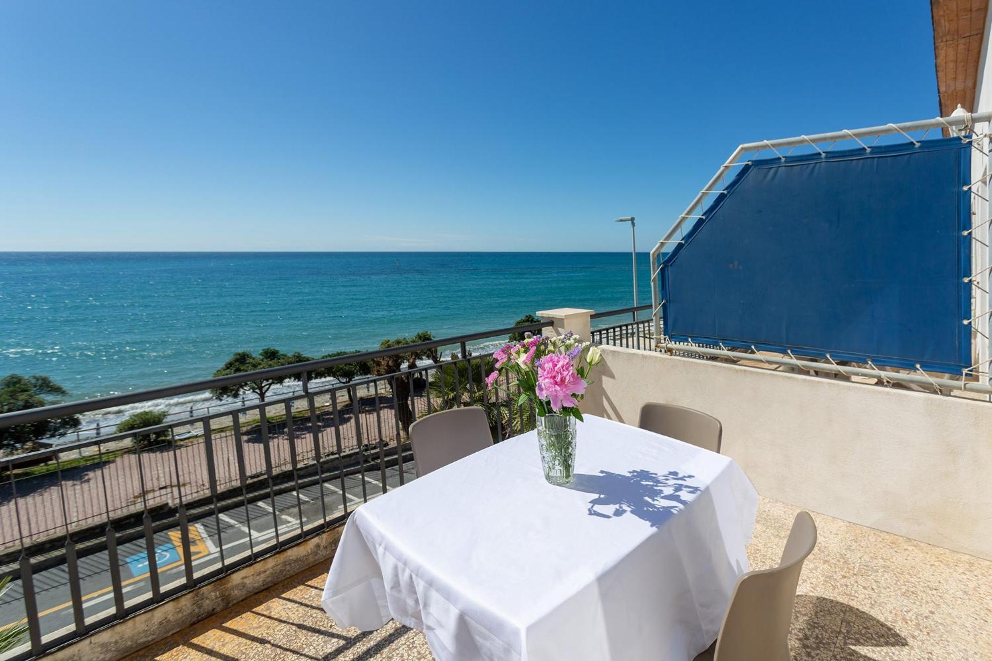 Blue Beach Bussana Nuova Εξωτερικό φωτογραφία
